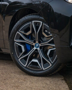 BMW iX Black Crystal exterior alloy wheels